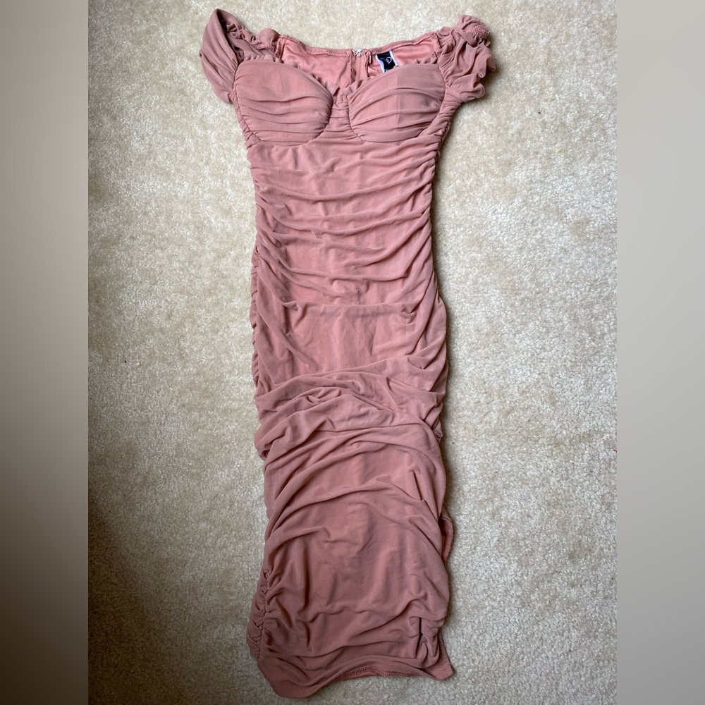 Windsor Ruched Off-Shoulder Midi Bodycon Dress in Dusty Rose Pink Size Medium